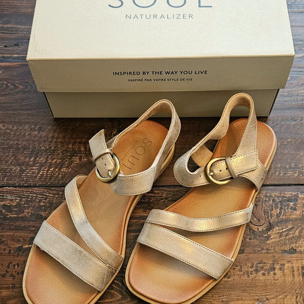 Naturalizer Sandal 8.5 wide width gold jayvee